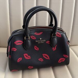 Kate Spade Y2K Madison Lip Toss Print Small Duffle Crossbody Black / Red